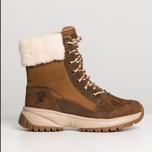 NEW in box, UGG size 9.5!